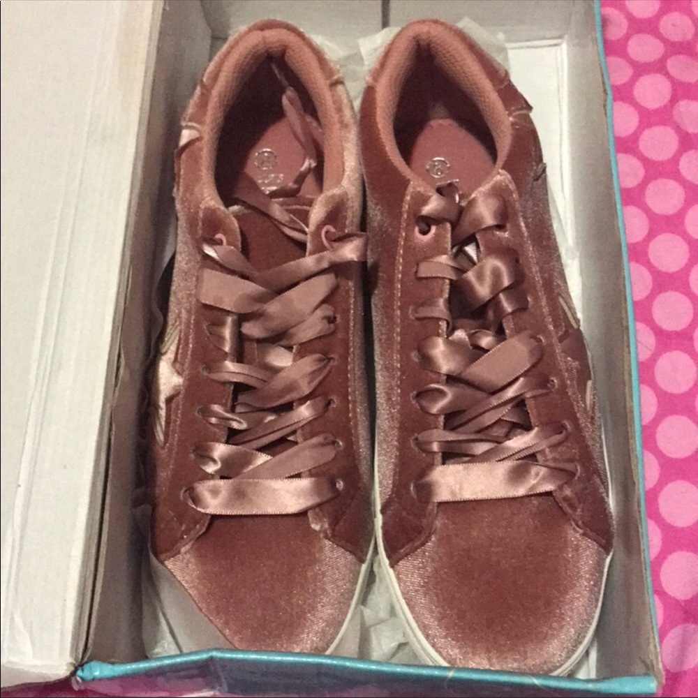 Women’s Double Plat Form Sneakers